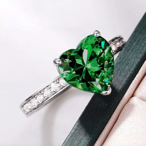 925 Sterling Silver Emerald Diamond Heart Ring - Picture 4 of 4